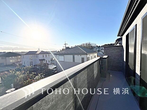 開放的で気持ちの良い眺望と青い空を満喫できます。