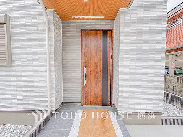 帰宅されるご家族や訪れる方を優しく迎え、安らぎに満ちた生活空間を予感させてくれます。