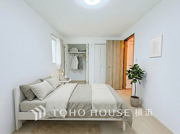 穏やかな寛ぎを届ける上質仕様のお部屋。(家具・家電・装飾品はAI画像です)