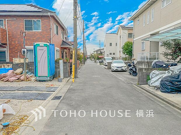 子育て環境、生活利便に優れた住環境に立地し、ゆとりある生活が送れます。（2025年12月撮影）