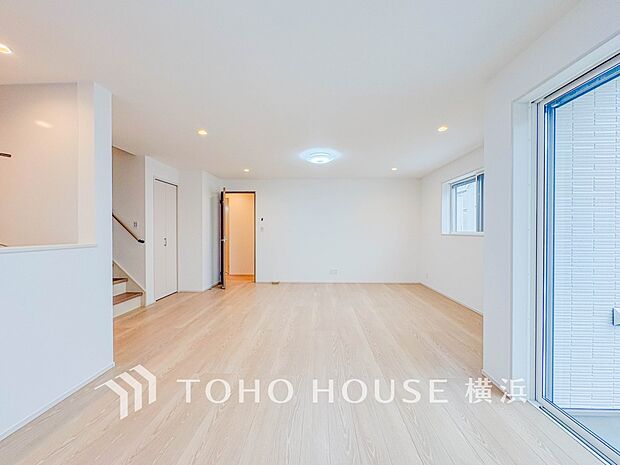 あたたかい日差しがたっぷり降り注ぐLDKは自然と家族の顔があかるい笑顔に。