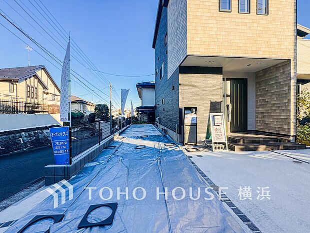 お住まいの顔となる玄関。住まう方のプライドを満たすクオリティを備えています。 