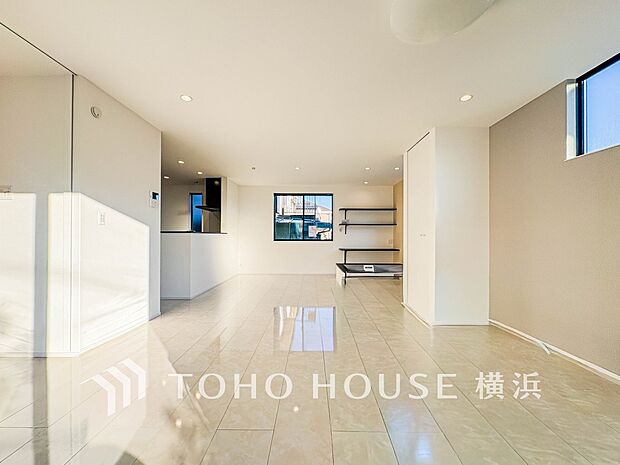 家族みんなが爽やかに健やかに過ごせるように、溢れる光をたっぷり取り込んだリビング。