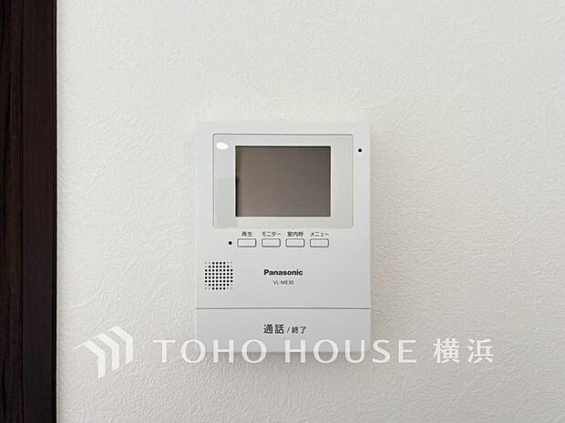 誰が来てもわかる様にモニター付きインターホンを設置。快適と安らぎを合わせた優しい設計。