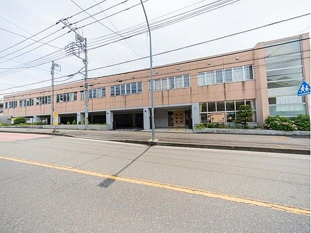 オハナ上永谷保育園　400m　四季を感じ、五感を育てて遊べる広い園庭があり、のびのび過ごせます。 