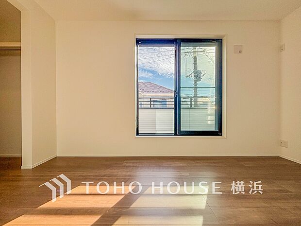 心地よい光と風があふれています。プライベートな自分時間を快適に過ごせるお部屋。