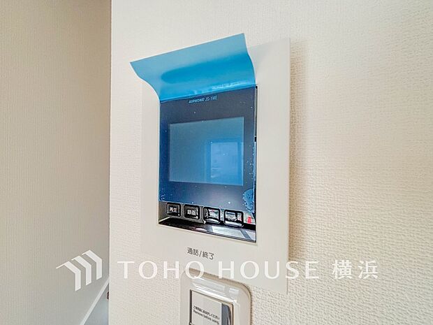 誰が来てもわかる様にモニター付きインターホンを設置。快適と安らぎを合わせた優しい設計。