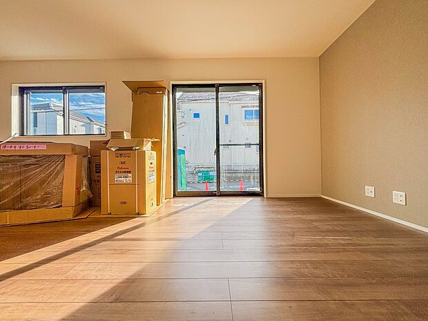 あたたかい日差しがたっぷり降り注ぐLDKは自然と家族の顔があかるい笑顔に。