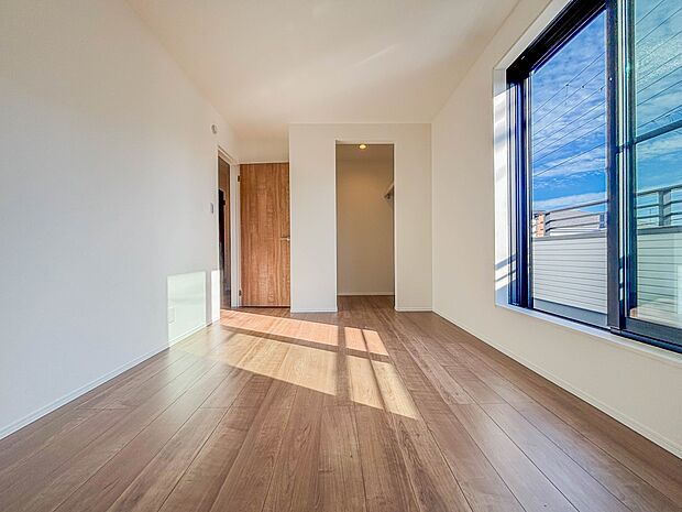 収納スペースもあり、生活しやすい居住スペースです。