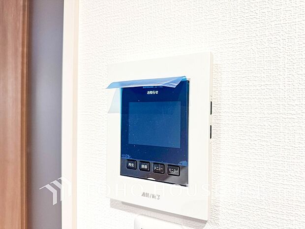 誰が来てもわかる様にモニター付きインターホンを設置。快適と安らぎを合わせた優しい設計。 