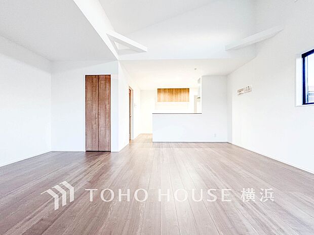 話に夢中になりすぎて、ついつい時を忘れてしまう。そんな束の間の幸せを感じさせてくれる場所。