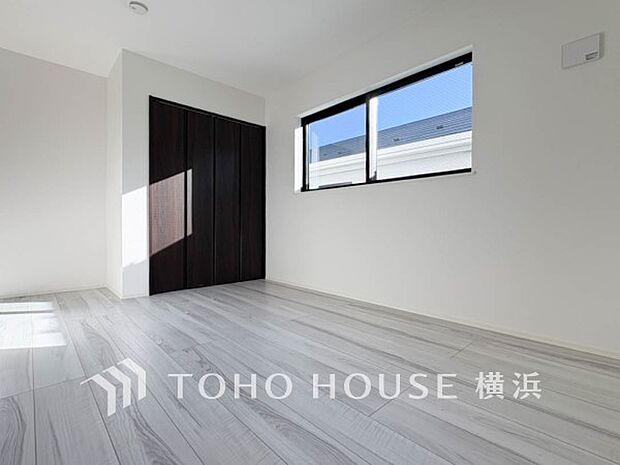 心地よい光と風があふれています。プライベートな自分時間を快適に過ごせるお部屋。