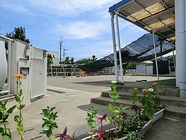 下瀬谷保育園　600m　地域密着で、のびのびと元気に保育を受けられる環境にあります。 