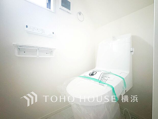 清潔感溢れるトイレ。落ち着いた空間で安らぎのひとときをお過ごしいただけます。