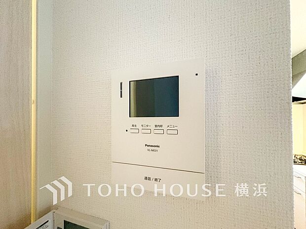 誰が来てもわかる様にモニター付きインターホンを設置。快適と安らぎを合わせた優しい設計。 