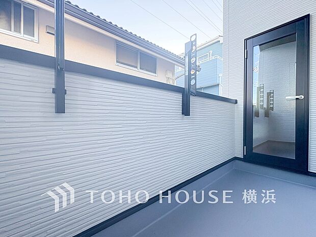 心地よい陽射しや暖かな風を楽しむことが出来るバルコニー。