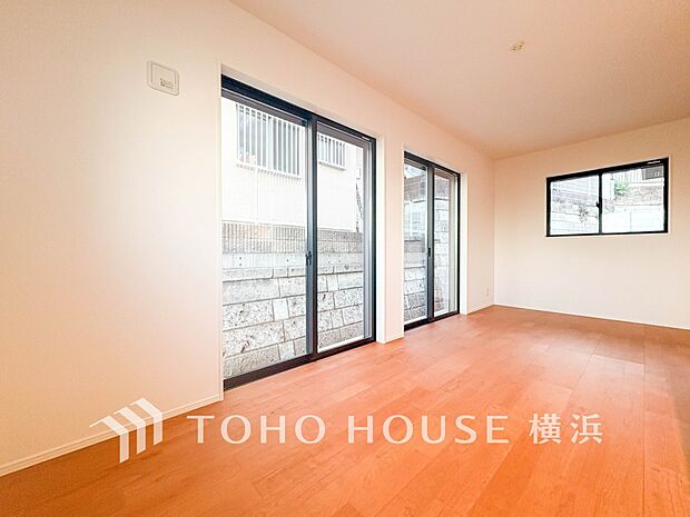 あたたかい日差しがたっぷり降り注ぐLDKは自然と家族の顔があかるい笑顔に。