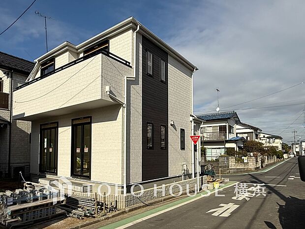 子育て環境、生活利便に優れた住環境に立地し、ゆとりある生活が送れます。（2025年12月撮影）