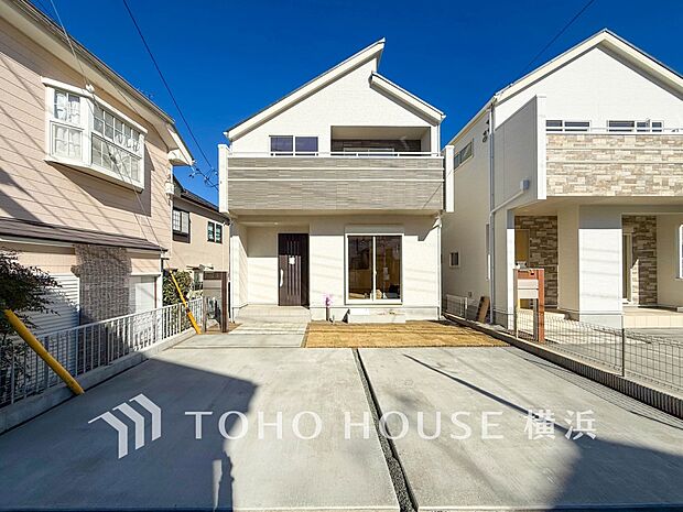 お住まいの顔となる玄関。住まう方のプライドを満たすクオリティを備えています。 