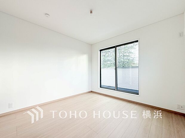 心地よい光と風があふれています。プライベートな自分時間を快適に過ごせるお部屋。