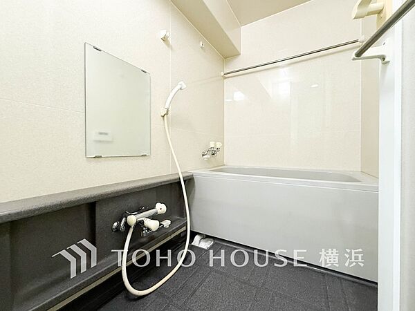 すっきりとした清潔感が感じられ、心身をリフレッシュできる寛ぎを深めてくれるスペースです。