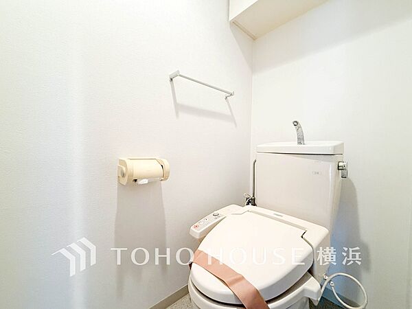 清潔感溢れるトイレ。落ち着いた空間で安らぎのひとときをお過ごしいただけます。