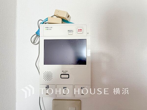 誰が来てもわかる様にモニター付きインターホンを設置。快適と安らぎを合わせた優しい設計。