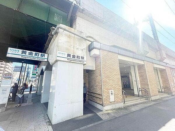 京急線「黄金町」駅　320m　ターミナル「横浜」駅へ約6分。近くには安くて美味しいランチが食べられるお店が多いと評判です。