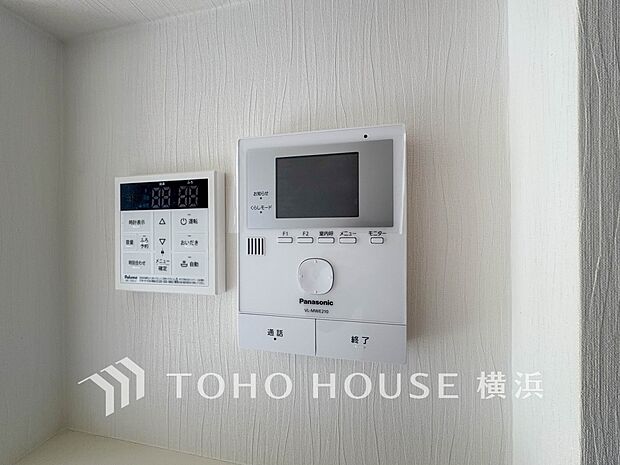 誰が来てもわかる様にモニター付きインターホンを設置。快適と安らぎを合わせた優しい設計。 