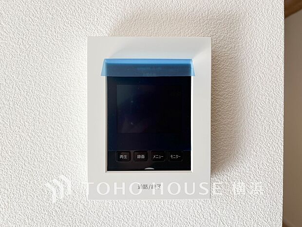誰が来てもわかる様にモニター付きインターホンを設置。快適と安らぎを合わせた優しい設計。