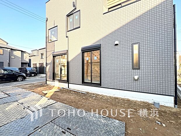 たっぷり降り注ぐ日差しの下バーベキューを楽しんだり、大切な家族やペットと楽しい休日を。