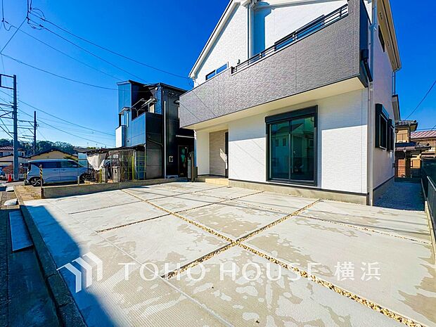 十分な広さのカースペースは、お車3台分の広さがあります。