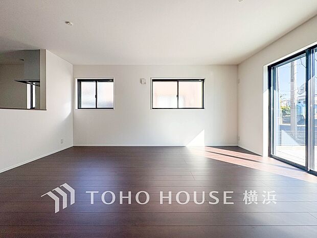 話に夢中になり、ついつい時を忘れてしまう。そんな束の間の幸せを感じさせてくれる場所。