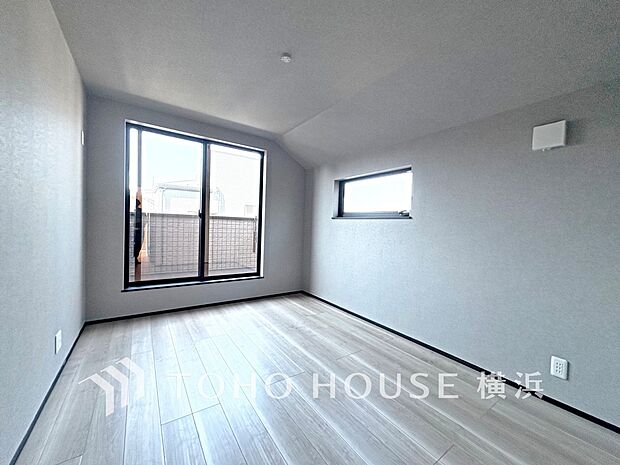 通風・採光にも優れ、プライベートな自分時間を快適に過ごせるお部屋。