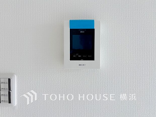 誰が来てもわかる様にモニター付きインターホンを設置。快適と安らぎを合わせた優しい設計。