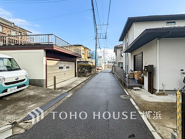 穏やかな住環境で子育てファミリーにもおすすめです。 AI加工 （2025年12月撮影）