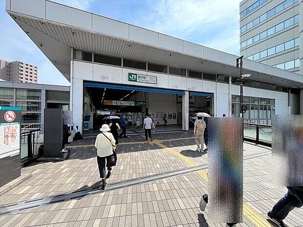 藤沢駅　1840m　JR東海道線、湘南新宿ライン・江の島線・小田急江ノ島線が乗り入れるビッグターミナル。 