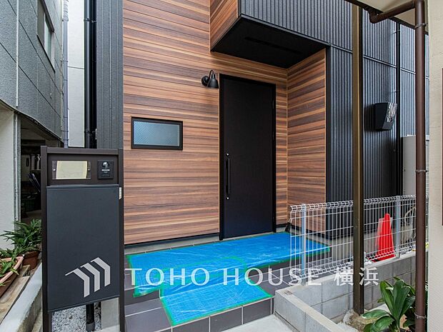 帰宅されるご家族や訪れる方を優しく迎え、安らぎに満ちた生活空間を予感させてくれます。