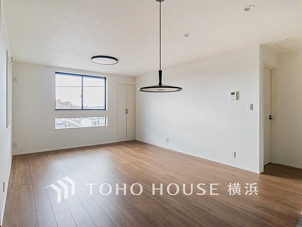 家族みんなが爽やかに健やかに過ごせるように、溢れる光をたっぷり取り込んだリビング。