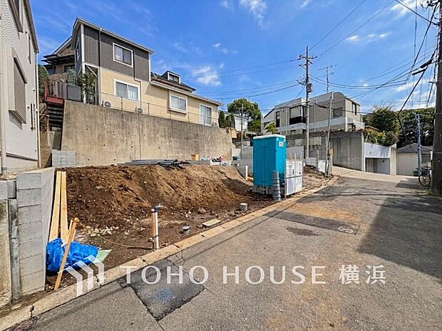 暖かな陽光と爽やかな風がハーモニーを奏でる上質な空間を愉しむ暮らし。(2025年12月撮影)