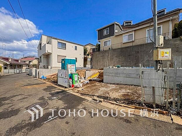 子育て環境、生活利便に優れた住環境に立地し、ゆとりある生活が送れます。(2025年12月撮影)