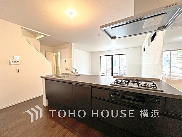 美味しいお料理も楽しいお喋りもキッチンを中心に広がります。