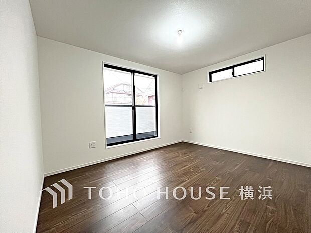 通風・採光にも優れ、心地よい光と風があふれています。プライベートな自分時間を快適に過ごせるお部屋。