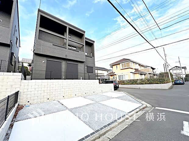 十分な広さのカースペースは、お車3台分の広さがあります。