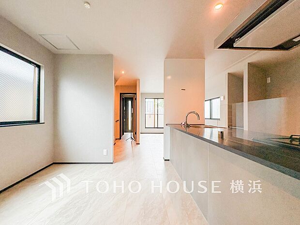 家族と過ごす時間を大切にしたい方にぴったりの明るくゆとりある住空間です。