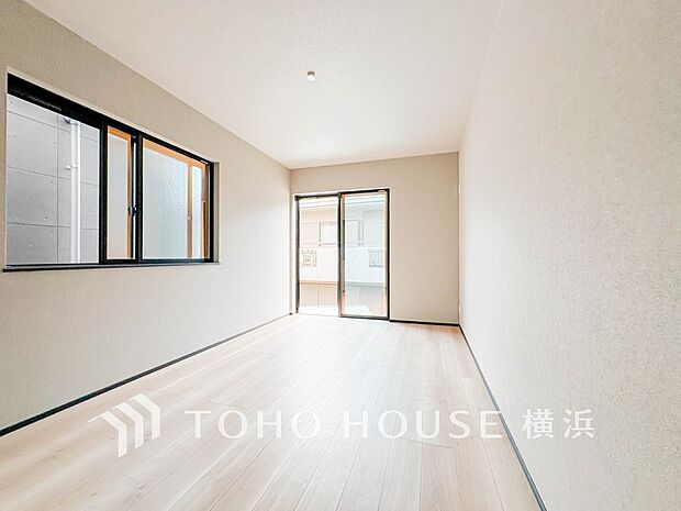 心地よい光と風があふれています。プライベートな自分時間を快適に過ごせるお部屋。