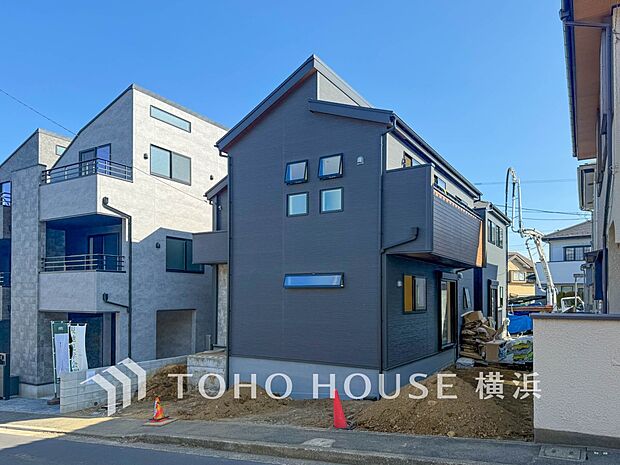 爽やかな青空の下に贅沢なほどに降り注ぐ陽光、豊かな居住性と、クオリティが見事に調和した住空間。