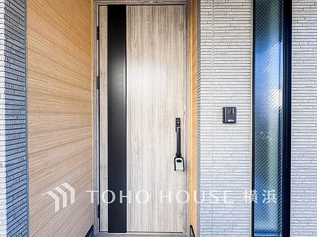 デザイン性の高いエントランスは、住む方のプライドを満たすクオリティ。