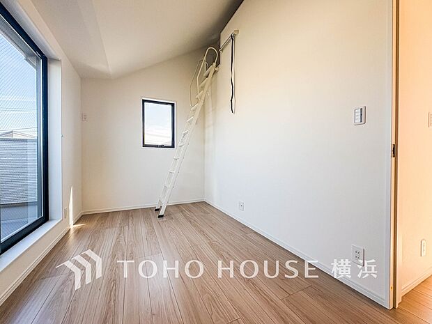 通風・採光にも優れ、心地よい光と風があふれています。プライベートな自分時間を快適に過ごせるお部屋。