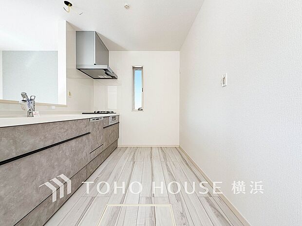 時間のゆとりと空間、爽やかな陽光がもたらす光と風を贅沢なまでに感じる暮らしが始まります。